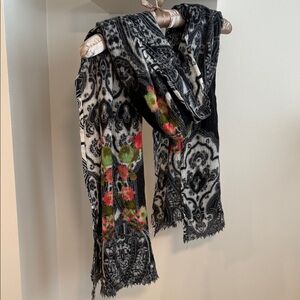 Juicy Couture vintage Black and White Patterned Scarf 100%WOOL